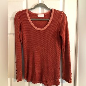 Braeve top with lace design on sleeves sz S